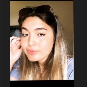 Meet your Posher, Leanna